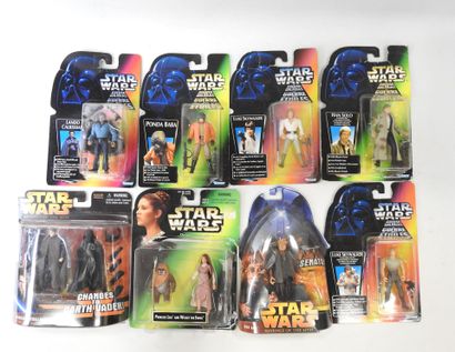 STAR WARS : 8 figurines de collections représentant...