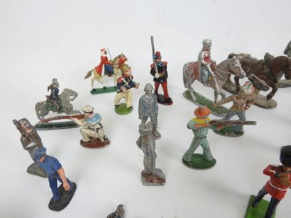 STARLUX - KERALU : Lot de divers soldats...