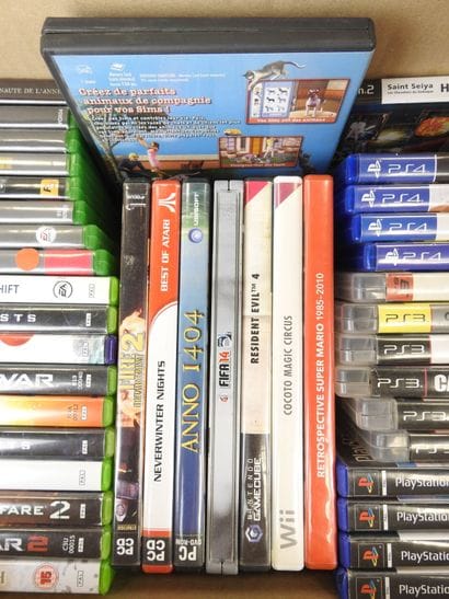 JEUX VIDEOS : Environ 70 jeux divers pour...