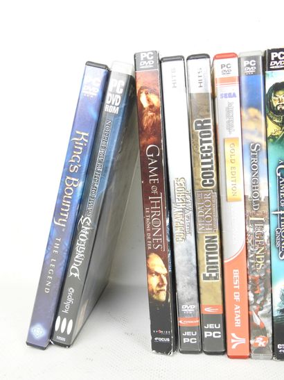 VIDEO GAMES: Lot of 35 various PC games including...