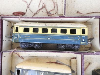 JEP : Coffret de trains avec une locomotive,...