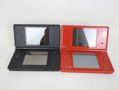 NINTENDO : 5 consoles Nintendo DS blanches,...