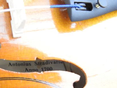 VIOLON d'enfant. Etiquette apocryphe Antonno...