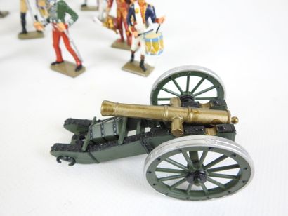 ATLAS : 32 soldats de plomb dont armée Napoléonienne...