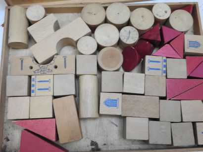 Lot including key rings, Castelcub cube set,...
