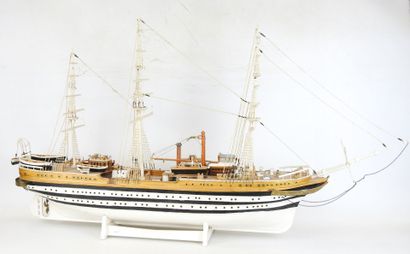 MAQUETTE du trois-mâts Amerigo Vespucci en...