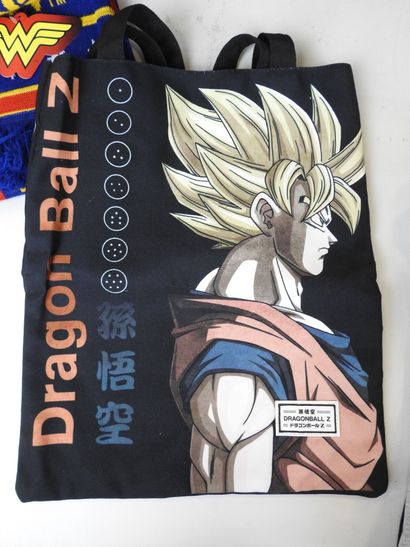 LOT comprenant 2 sacs à dos noir HunterXHunter...