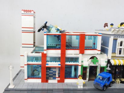 LEGO : Maquette représentant une rue avec...