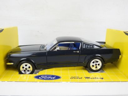 JOUEF Ford Mustang coupé, bleu foncé. 1/18...