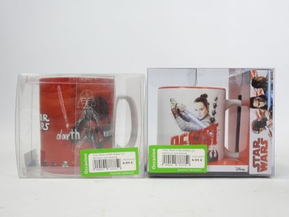 MUGS : 4 mugs de séries diverses dont STAR...