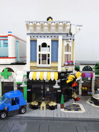 LEGO : Maquette représentant une rue avec...