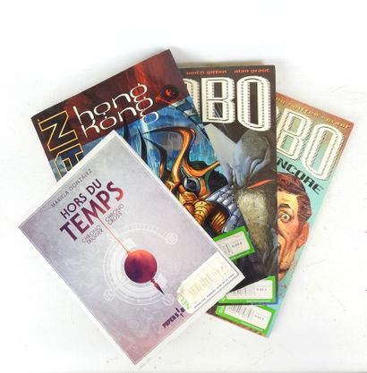 COMICS : 3 comics et un roman :
- Hors du...