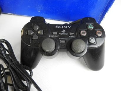 PLAYSTATION 2 : Lot comprenant 4 consoles...
