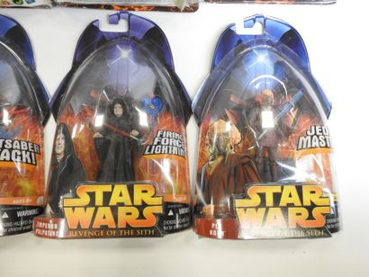 STAR WARS : 18 figurines de collection représentant...