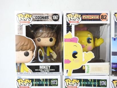 FUNKO POP : 12 figurines de collection de...