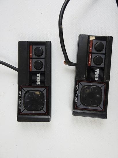 SEGA : 2 consoles 16-BIT dont Mega Drive...