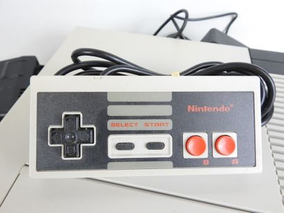 NINTENDO - SEGA : Console Entertainment System...