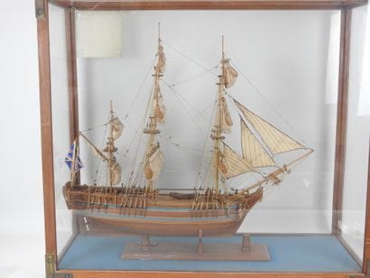 MAQUETTE de bateau en bois 