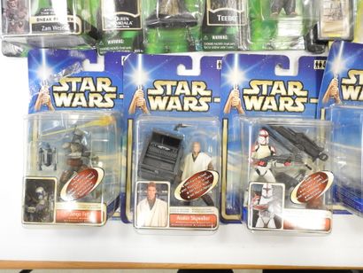 STAR WARS : Lot de 23 figurines de collection...