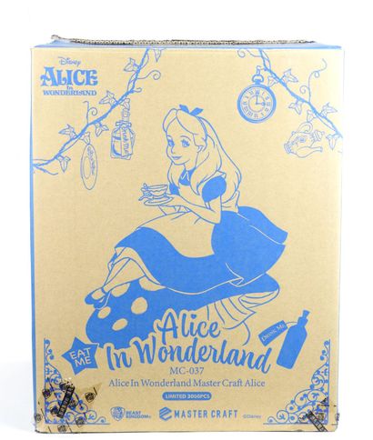 DISNEY : Grande figurine Alice aux Pays des...