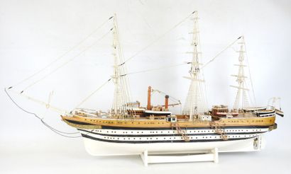 MAQUETTE du trois-mâts Amerigo Vespucci en...