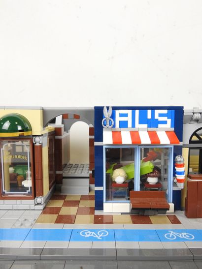 LEGO : Maquette représentant une rue avec...