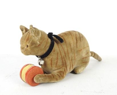 JOUET ANCIEN : Chat en tissu à la clochette...