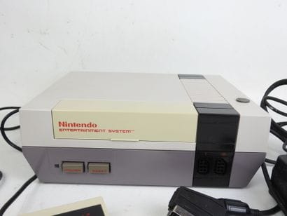 NINTENDO : Deux consoles Entertainement System....
