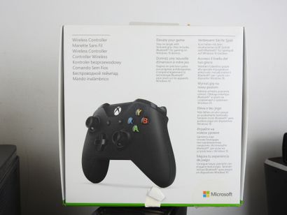 XBOX : 2 consoles XboX 360 noires 2011 et...