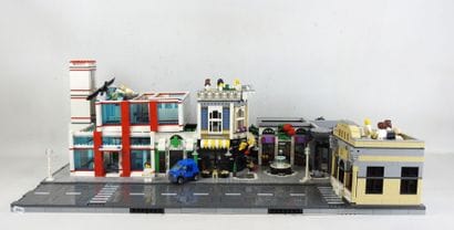 LEGO : Maquette représentant une rue avec...