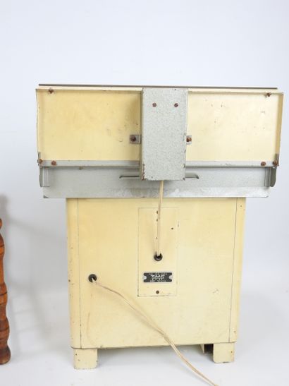 Doll ACCESSORIES including a wooden bed (W....