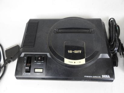 SEGA : 2 consoles 16-BIT dont Mega Drive...