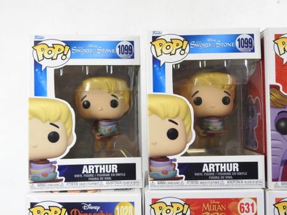FUNKO POP : 12 figurines de collection DISNEY...