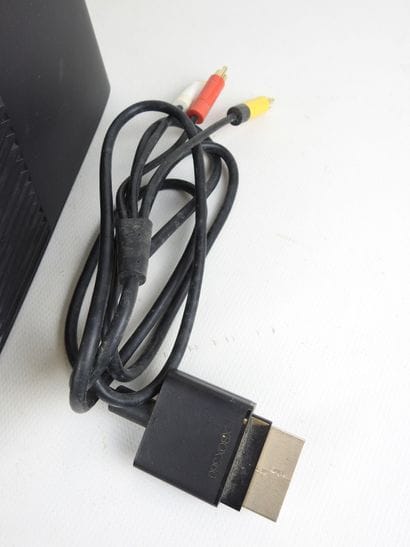 XBOX 360 : 3 consoles XboX 360 noire 2010...