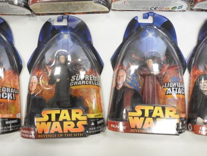STAR WARS : 18 figurines de collection représentant...