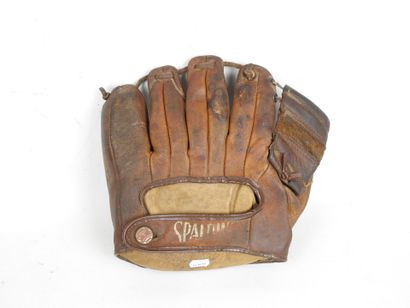 Leather BASEBALL GLOVE. Spalding brand. N°1161....