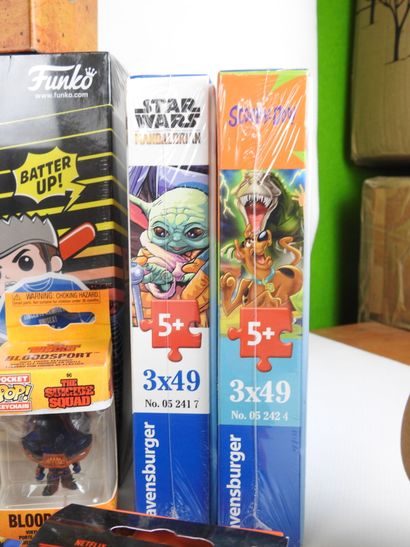 MANGA - FILMS : Lot comprenant mugs, badges,...