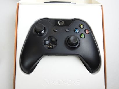 XBOX 360 : 3 consoles XboX 360 noire 2010...