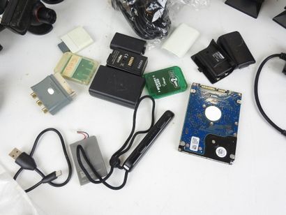 PLAYSTATION : 4 cameras Eye Toy et 10 caméras...