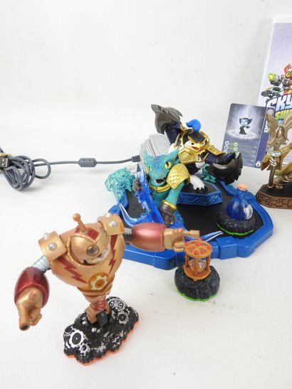 SKYLANDERS : Environ 20 sachets formant lot...