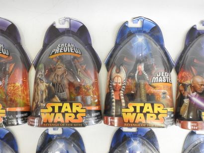 STAR WARS : 18 figurines de collection représentant...