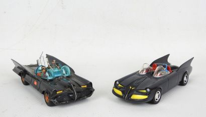 CORGI TOYS : Deux Batmobiles dont BMBV1 1960...