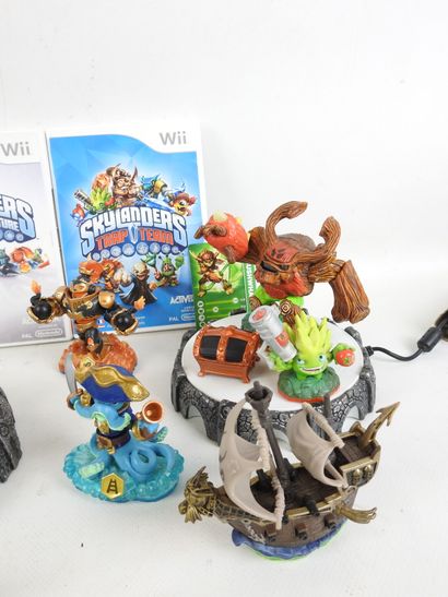 SKYLANDERS : Environ 20 sachets formant lot...