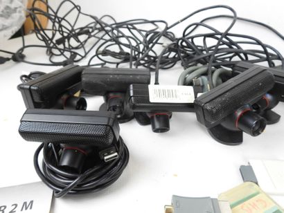 PLAYSTATION : 4 cameras Eye Toy et 10 caméras...