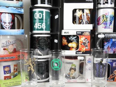 SERIES - FILMS : Lot comprenant mugs, gourdes,...