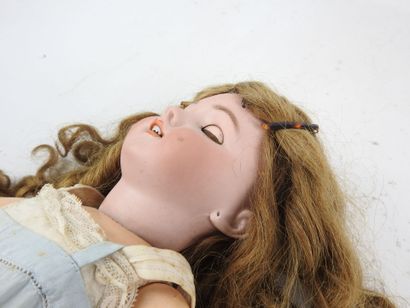 POUPEE avec tête porcelaine Jumeau, yeux...