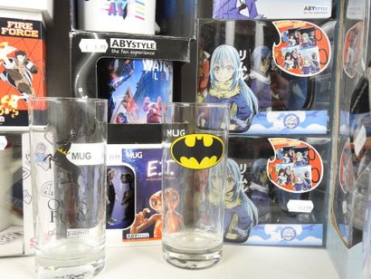 SERIES - FILMS : Lot comprenant mugs, gourdes,...