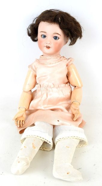 UNIS FRANCE : Poupée tête porcelaine yeux...