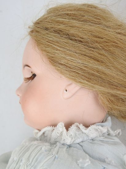 SFBJ - Paris : Poupée avec tête en porcelaine,...
