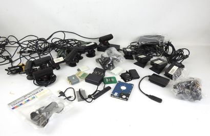 PLAYSTATION : 4 cameras Eye Toy et 10 caméras...